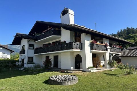 Nieuw vanaf 2024!!! Zeer mooie en exclusieve vakantiewoning met een groot omliggend balkon en een fantastisch uitzicht op de bergen.