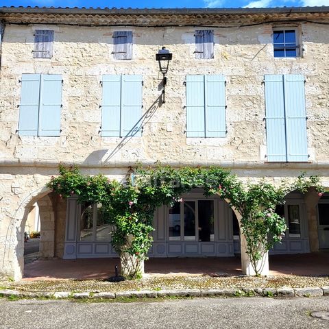 Bel immeuble en pierre à terminer de restaurer en plein coeur de SAINT CLAR (32)
