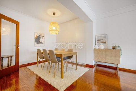 Identificação do imóvel: ZMPT576242 Apartamento T2 com áreas generosas e muita arrumação: Junto da Avenida Dr. Germano Vieira, no centro da Maia! Conheça este apartamento sem sair do seu conforto. Procure a visita virtual disponível neste anúncio! DE...