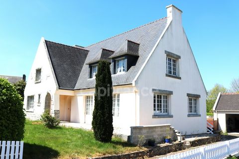 Belle néo bretonne à vendre LANDUDEC (29) Centre bourg 6 chambres sur 890 m2