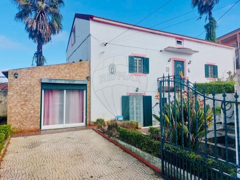 Moradia T4 com Logradouro e Adega Este imóvel dividido em 2 pisos localizado em Á-dos-Arcos, Arruda dos Vinhos a cerca de 5 minutos do centro de Arruda. O imóvel tem a seguinte composição: R/Chão - Cozinha, Sala e WC  1°andar - 1 Quarto, 1 Quarto com...