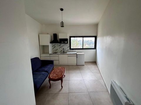 A VENDRE : Charmant Studio Rénové de 17 m² à Saint-Raphaël