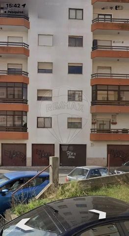 Garagem BOX com portão direto para a Rua em Massamá. Esta garagem tem uma localização privilegiada, perto de todos os serviços e comércio. Garagem BOX com portão direto para a Rua Mário Pinto em Massamá Situada numa localização privilegiada que ofere...