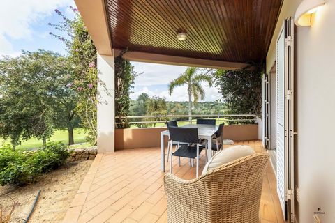 Apresento a oportunidade única de adquirir um apartamento T3 verdadeiramente único, repleto de requinte e localizado num cenário deslumbrante. Esta propriedade, situada no primeiro e último piso do edifício, totalmente mobilado, com acabamentos de al...