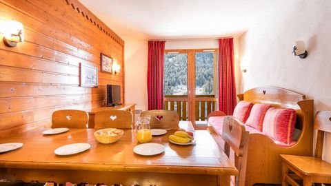 The Residence La Turra, with a lift, in Valfréjus is right a the foot of the ski slopes. This four star residence is built in the typical Savoyard style. There is a heated outdoor swimming pool, a sauna and a gym. The resort centre is just a short di...