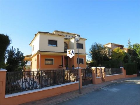 Located on the edge of an Urbanisation strategically placed between the Heritage Cities of Ubeda and Baeza in Jaen provinceof Andalucia, Spain. Enter this quiet, well-kept urbanisation and just along the first street to the left is this lovely, well-...