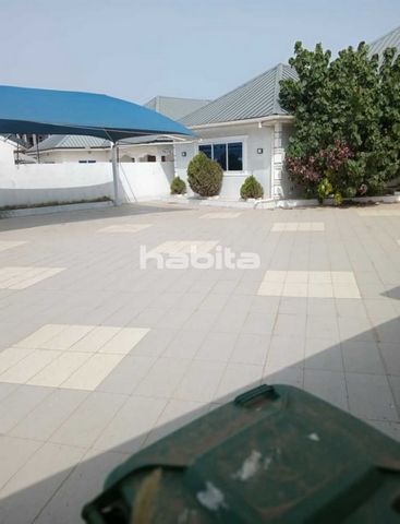 Cette nouvelle maison moderne de 4 chambres vous attend à Adenta, au Ghana. Vous apprécierez son espace et son accès facile à la ville. La propriété dispose de 10 places de parking, d’un salon spacieux et de 5 salles de bains. La maison nouvellement ...