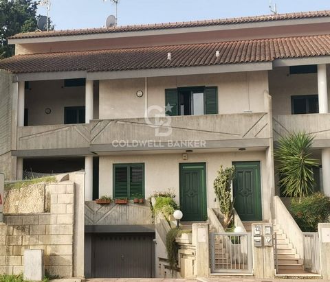 GALATINA - NOHA - SALENTO In the hamlet of Noha, a few km from Galatina, we are pleased to offer the exclusive sale of a refined terraced apartment, developed on two levels, in excellent condition, independent and with garage. The property, located o...