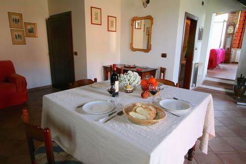 Located in Asciano, this luxurious farmhouse features 2 bedrooms for 6 people. Ideal for a small group or a couple, guests can take a refreshing dip in the swimming pool here.. If you wish to enjoy a delicious meal, you can go to one of the restauran...
