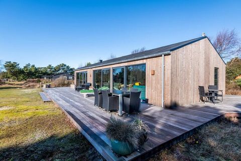 Wechseltag Sonntag. Dieses brandneue Ferienhaus liegt mitten in der schönen Natur in Nyby bei Rindby Fanø. Hier ist viel Platz in einem unglaublich gut ausgestatteten und schön eingerichteten Ferienhaus mit Fussbodenheizung. Es gibt drei Schlafzimmer...