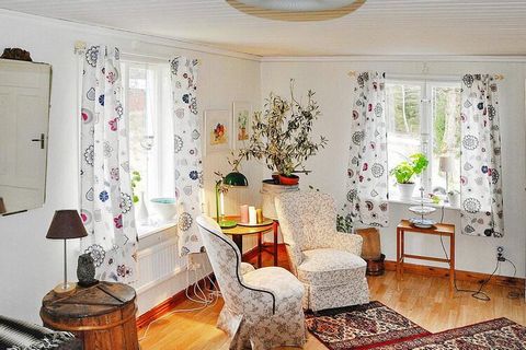 Not far from Nössemark you have this nice blue house with the forest as a background. Here you really have the nature nearby and a large lawn to have a cozy picnic on. There is also an outdoor grill if you want to cook. The house is brightly decorate...