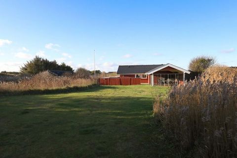 Well-kept holiday cottage located on an open natural plot in the popular cottage area at Nørlev Strand just north of Løkken. From the living room you have a small view of the ocean. Open concept living room, dining room and kitchen, 3 bedrooms and ba...
