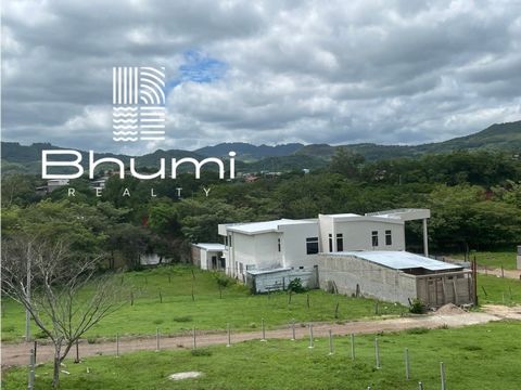 These lands located in Estelí offers a beautiful panorama from its 192 M2 of area to more. You can enjoy the paved access tourist areas shopping malls urban area and other landscapes that are just a few steps away; This will make the land the best lo...