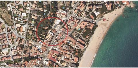 Land on urban land in the center of Platja d'Aro, with an area of 183 m2. Computable for buildability, surface of 138 m2 Allowed ground floor plus 2 on high .- Commercial use or parking on the ground floor, and residential-residential and hotel use o...