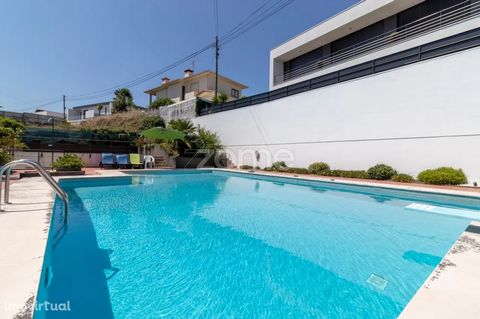 Property ID: ZMPT535865 Detached House, inserted in a plot of land of 1100 m2. -Having a local accommodation approved and working, for those who want to keep the business -It has 5 bedrooms one of them suite -Several rooms and halls The lower floor c...