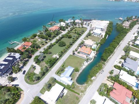 This brand New Constructed single family water front home is located is the sought after - Key Colony Beach 15th Circle which is one of the nicest places in all of the keys. Over 100 feet of canal frontage with easy boat access to Vaca cut/Gulf and t...