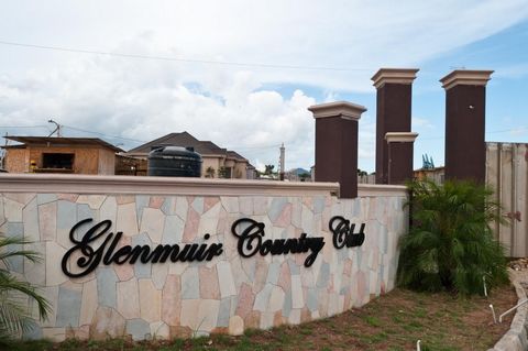 Glenmuir Country Club är ett gated community som ligger i May Pen cirka 45 minuter från Kingston och bara några minuter från South Coast Highway. Komplexet kommer att bestå av 55 helt nya enheter med 3 sovrum 3 badrum och 3 sovrum 2 badrum bungalows ...