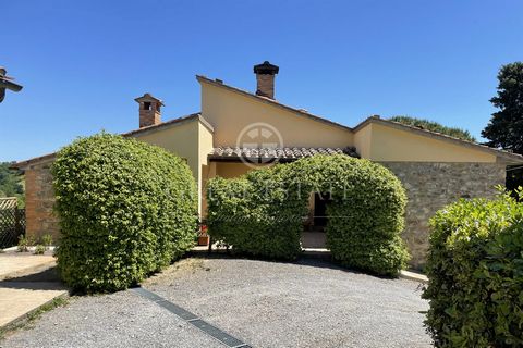 This lovely, completely restored portion of the farmhouse is located in Cetona, within a characteristic hamlet, 1km away from the village of PIazze, few Km from Cetona. It covers an area of about 100 sqm. on one level and is composed as follows: livi...