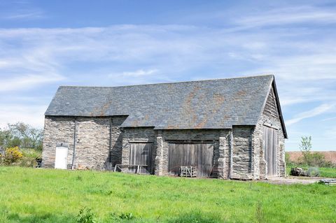 Phoenix Barn represents an extremely rare and exciting development opportunity with planning consent to convert the existing barn into a single dwelling. Ideally situated on the edge of the village close to its border with Woodhouse Eaves this substa...