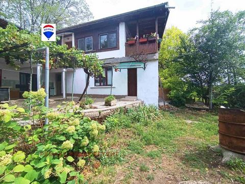 RE/MAX River Estate offers you an exclusive two-storey house in the village of Brestovitsa, Ruse region. 17 km from the town of Byala and 40 km from the city of Ruse is located a lovely house in traditional style. Yard with an area of 1020 square met...