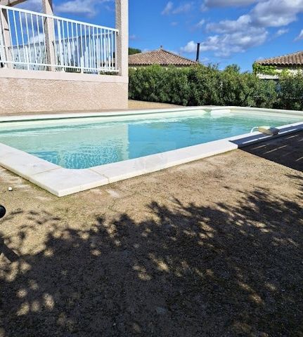 In a small quiet subdivision, on 1100m2 of land with swimming pool, single-storey villa (2005) of approximately 126m2 in perfect condition. The spacious living room and the equipped kitchen open onto a large sunny terrace, 4 bedrooms, 1 shower room, ...