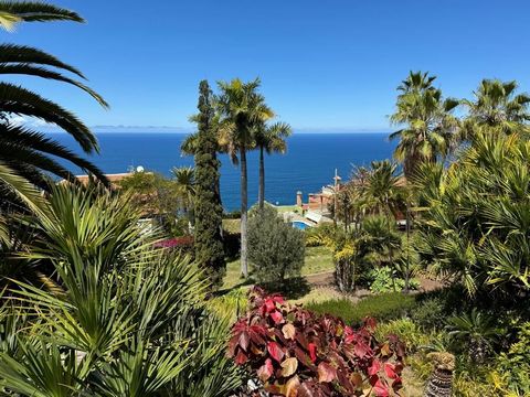 This spectacular property is located in Santa Úrsula (Lomo Román), one of the most prestigious residential areas in the north with beautiful green areas. A true jewel in an exclusive location awaits you here. Thanks to its proximity to the main roads...