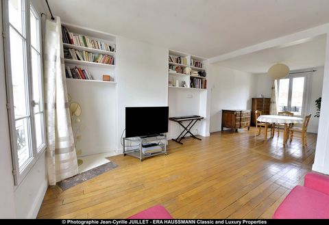 RARE: A VERY NICE FAMILY DUPLEX APARTMENT, ON THE TOP FLOOR QUIET WITH NO NEIGHBORS, CROSSING EAST-WEST WITHOUT VIS-À-VIS WITH UNOBSTRUCTED VIEWS, VERY SUNNY, AND PERFECTLY DISTRIBUTED IN A STAR SHAPE, LOCATED IN A RESIDENTIAL STREET WITH TREES: 1 en...