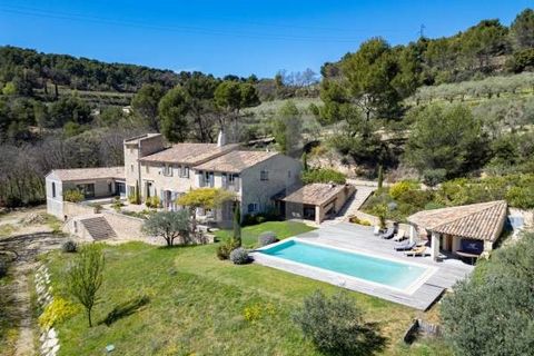 VAISON LA ROMAINE AREA - EXCLUSIVE 3D virtual viewing available on our website. Quality renovation, magnificent views of Mont Ventoux and an exceptional country setting characterize this superb property set in over 1.5 hectares of grounds, including ...