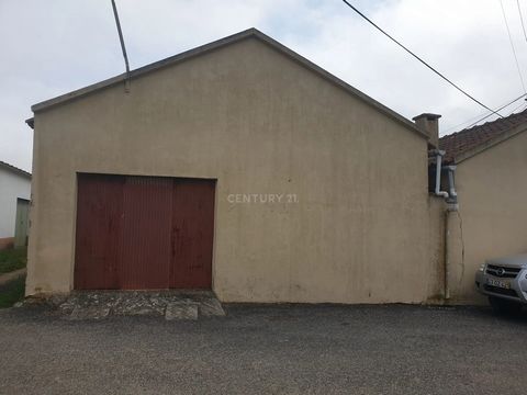 Warehouse - Shed This property is located in Abrigada - Cabanas do Chão - Alenquer. This property can be purchased together with a single storey house that is next to this property, which requires some remodeling and also allows for the recovery of t...