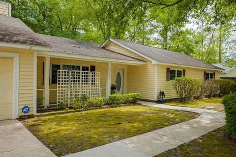 IN-GROUND POOL! Welcome to this beautiful 3 bedroom, 2 bathroom home located in the well established neighborhood of JoRee Springs in the heart of Valdosta! This lovely home offers a very spacious living area with a wood burning fireplace. There is a...