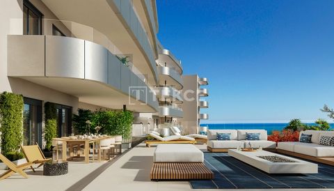 Chique Appartementen met Uitzicht op Zee in Torremolinos Spanje Torremolinos, gelegen aan de Costa del Sol, is een populair centrum voor toerisme en leven dat uitzicht biedt op zee en de bergen. De stad biedt een rustige en plezierige levensstandaard...