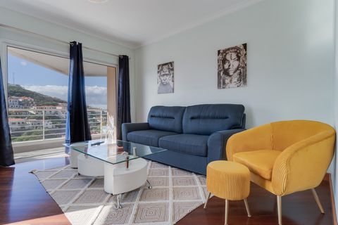 This cozy apartament located in Câmara de Lobos is not only cozy and comfortable but is well located next to a large supermarket and freeway access. The apartment is well-equipped, it has 3 bedrooms each equipped with a double bed, bed linen, blanket...
