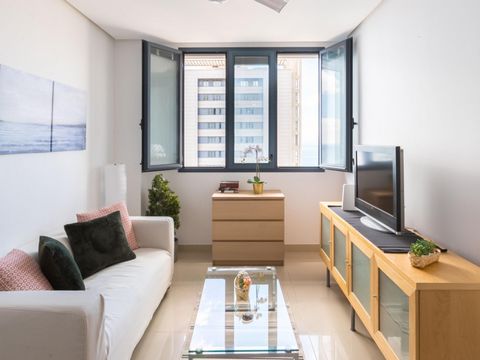 Apartment in a unique and emblematic building, 'Las Torres de Santa Cruz', the tallest building in the city. Spacious, comfortable and practical accommodation on the heights, with impressive and privileged views of the sea, the coast and the city. Lo...