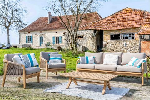 Location: This magnificent stone property is located in North Lot et Garonne, in the heart of a region rich in history, surrounded by listed bastides. Just 5 minutes from Villeréal, one of the most beautiful villages in France, you will benefit from ...