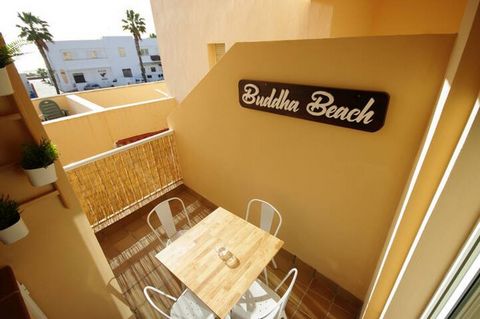 Accommodation of 65 m², very bright and newly renovated (Feb. 2019). The property is located 20 metres from the sandy beach of Playa de los Lances. The house is located in a quiet family area by the sea, opposite the Café del Mar Playa and Surla Café...