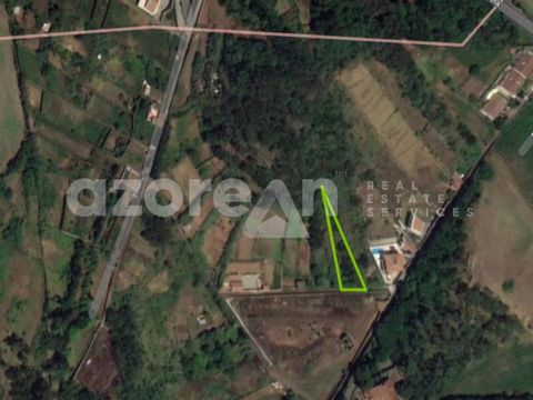 Rustic plot of sloping land in Água de Pau, located in Pico Redondo in quiet, isolated area, surrounded by nature. Performance Énergétique: Exempt #ref:21074
