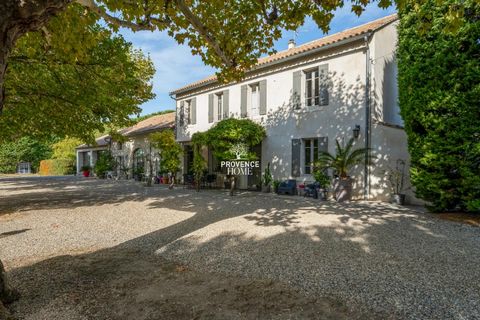 Provence Home, the Luberon real estate agency, is offering for sale, a large restored farmhouse on nearly 7000 sqm of land, situated between the small towns of L'Isle-sur-la-Sorgue and Le Thor. SURROUNDINGS OF THE PROPERTY The property is located in ...