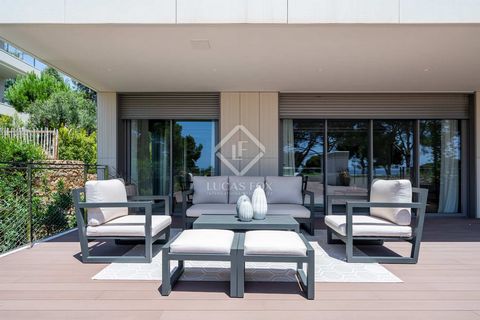 Welcome to a new Lifestyle! Living in front of the sea, surrounded by nature, in the heart of the Costa Dorada is, and will always be, choosing quality of life, for you and yours. Lucas Fox presents this exquisite Residential with different types of ...