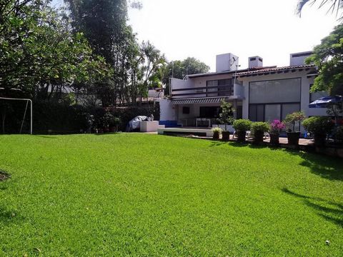 House for SALE in Delicias next to D ́EUROPE. SUMMARY: 5 Bedrooms, TV Room, 3 Bathrooms, 2 Terraces, Garden, Pool, Maid's Room, Parking. for 3 cars DESCRIPTION: Developed in Unevenness. GROUND FLOOR: Living room, dining room, ante-dining room, equipp...