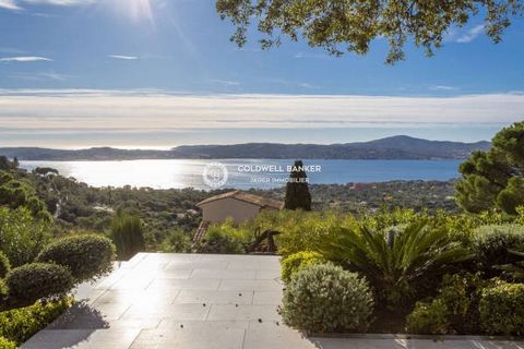 Panoramic sea view for this beautiful villa located in a prestigious secured area. It offers a living room opening onto the terrace; an equipped American kitchen; 4 en-suite bedrooms (including 1 bedroom on one level) on 3 levels. Heated infinity poo...