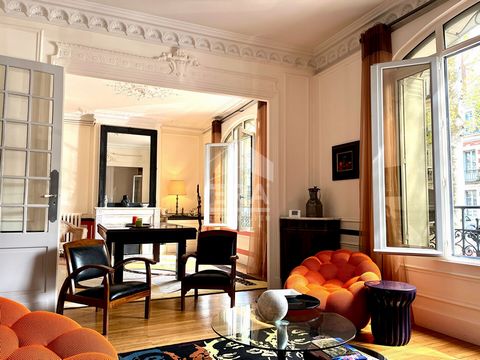 EXCEPTIONAL in Orléans - Sumptuous Haussmannian apartment of 150m2 in a charming condominium Avenue Dauphine, ideally located on the banks of the Loire and a stone's throw from the hyper-center. High-end renovation done with respect for the old combi...