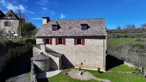 You are looking for a quiet house, in the Vallon, 20 minutes from Rodez, 5 minutes from all amenities, with land! This house is made for you. In the town of Valady, this house of character, of approximately 162 m² made up of land of approximately 280...