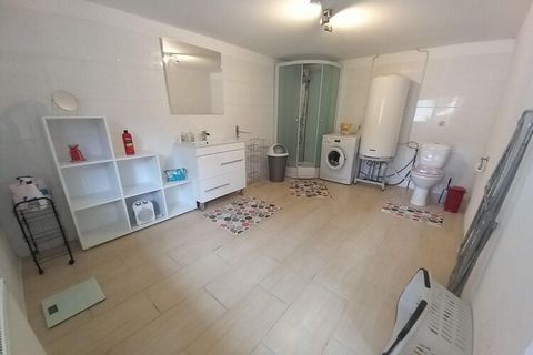 Welcome to our spacious holiday apartment, which is perfect for a family holiday and offers enough space for fun and entertainment in the middle of nature. Your pets are also welcome here. A place to feel good, relax, hike and explore a wonderful are...