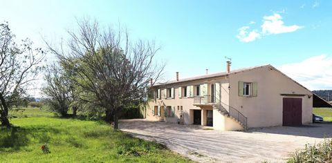 Between Pertuis and Villelaure, in a quiet area, I have the pleasure of offering you a Provençal bastide with 7 hectares of agricultural land free of any occupation. The living area represents a surface area of ??approximately 167 m2 with a large out...