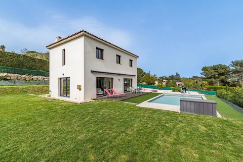 Located in a prestigious neighborhood near the village of Valbonne, in a dominant position, modern villa of recent construction with quality fittings.Once inside the living space offers on 125 m2: entrance hall, open fitted kitchen, storeroom and wc....