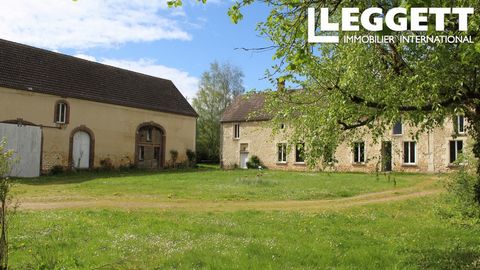 A26715EI61 - Architect renovated property in a dominant position, U-shaped former farmhouse comprising a tastefully renovated main house and two barns, one of which has been renovated as an artist's studio and stage. Set in 7320m² of grounds with tre...