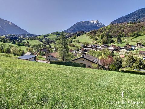 FAVERGES - Building land of 1160 m2. On the first heights of Faverges with panoramic views of our magnificent mountains. Ready to welcome your home, it has access to drinking water. It is connected to the telephone and electricity network; It is conn...