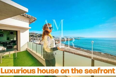 Amanda Properties offers you this completely renovated house with top-of-the-range fittings, unique, on the front line facing the sea. Comprising two levels. Ground floor: Entrance hall, 3 bedrooms and respective bathroom. First floor: Living room, d...