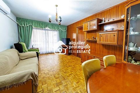 ALQUILER PROTEGIDA REAL ESTATE offers you an exterior home to move into consisting of a living room, three bedrooms, a bathroom, kitchen, terrace and storage room, located in Alcalá de Henares, a few meters from the Renfe. Glued parquet in living roo...