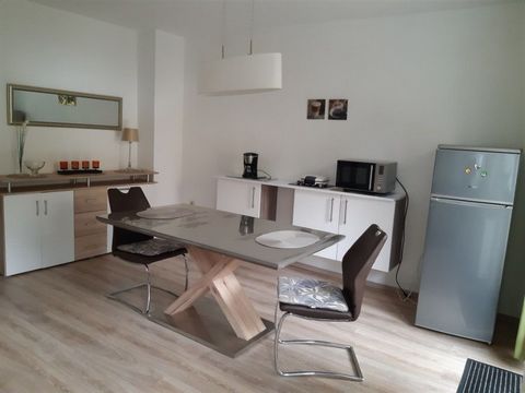 Fully furnished 2.5 room apartment for rent. Quietly located with good access to the freeway A 40 and 52 and shopping facilities. The ground floor apartment has a large Kitchen, living room, bedroom, hallway and daylight bathroom. The apartment is lo...